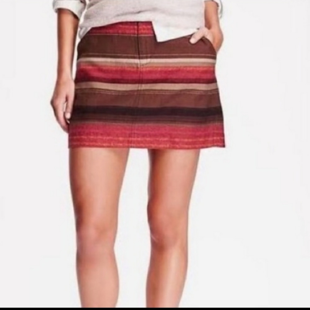 Old Navy Mini skirt size 10 color black/cream